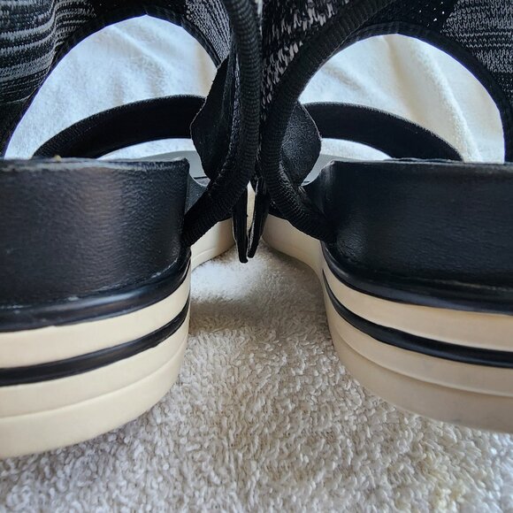 NWOT EILEEN FISHER STRETCHY FABRIC BLACK/WHITE KNIT SANDALS SIZE 7M - Picture 8 of 11